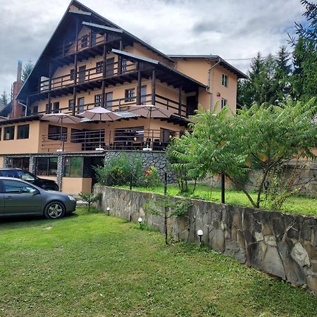 Pensiunea La Taverna Traisteni Luaran gambar
