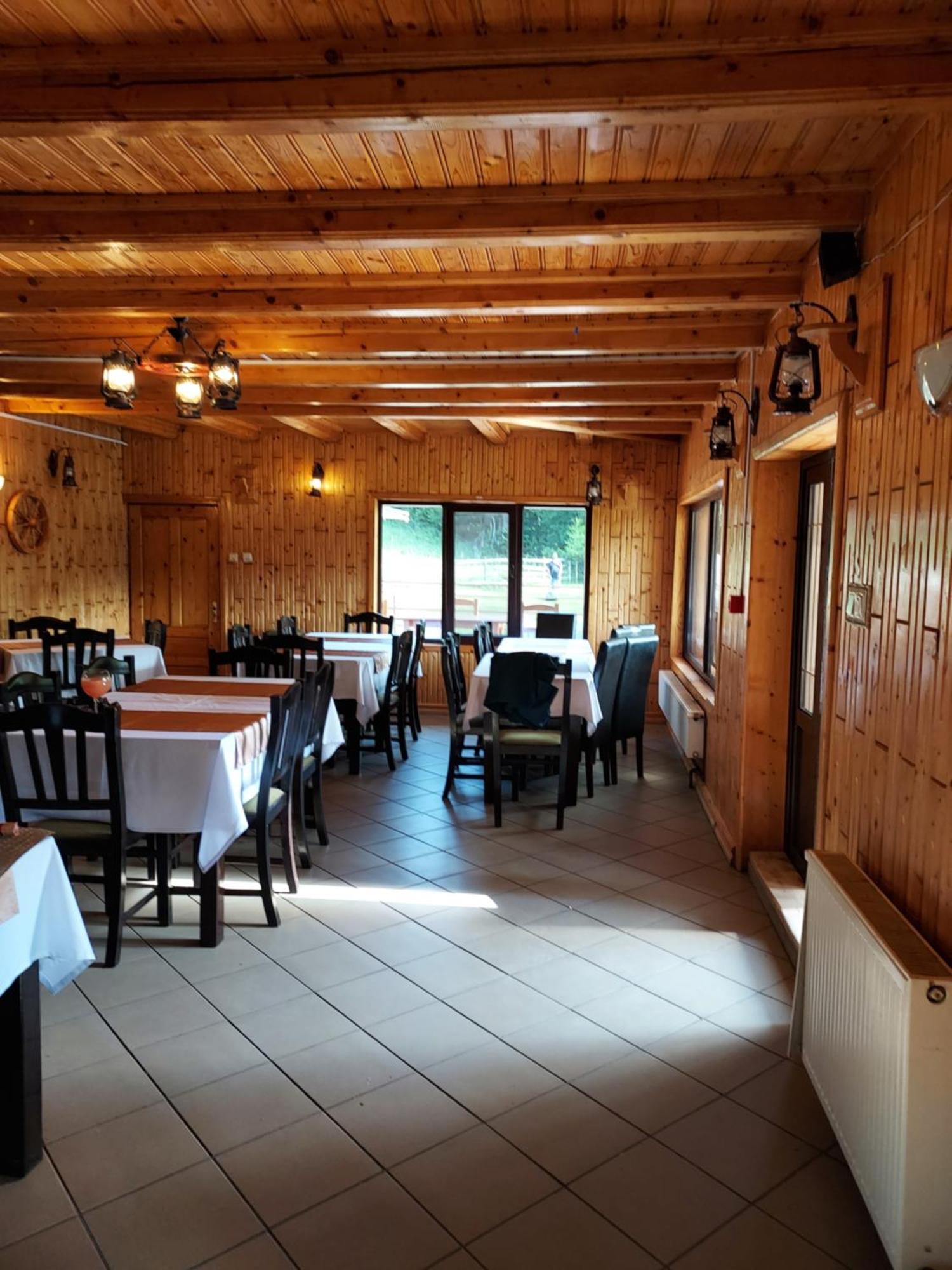 Pensiunea La Taverna Traisteni Luaran gambar