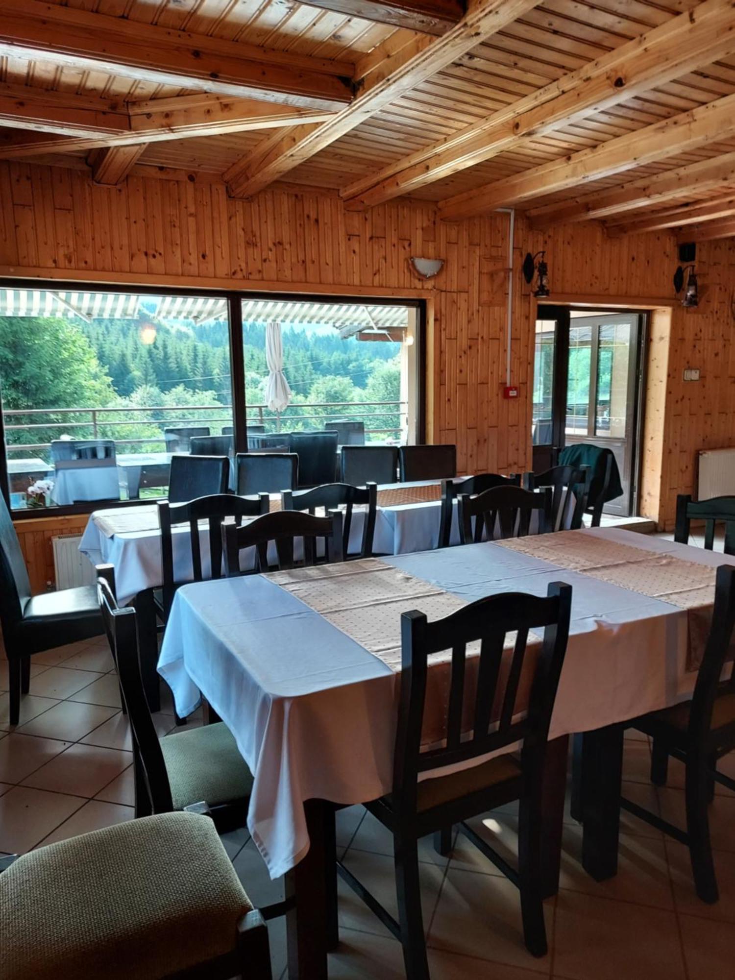 Pensiunea La Taverna Traisteni Luaran gambar