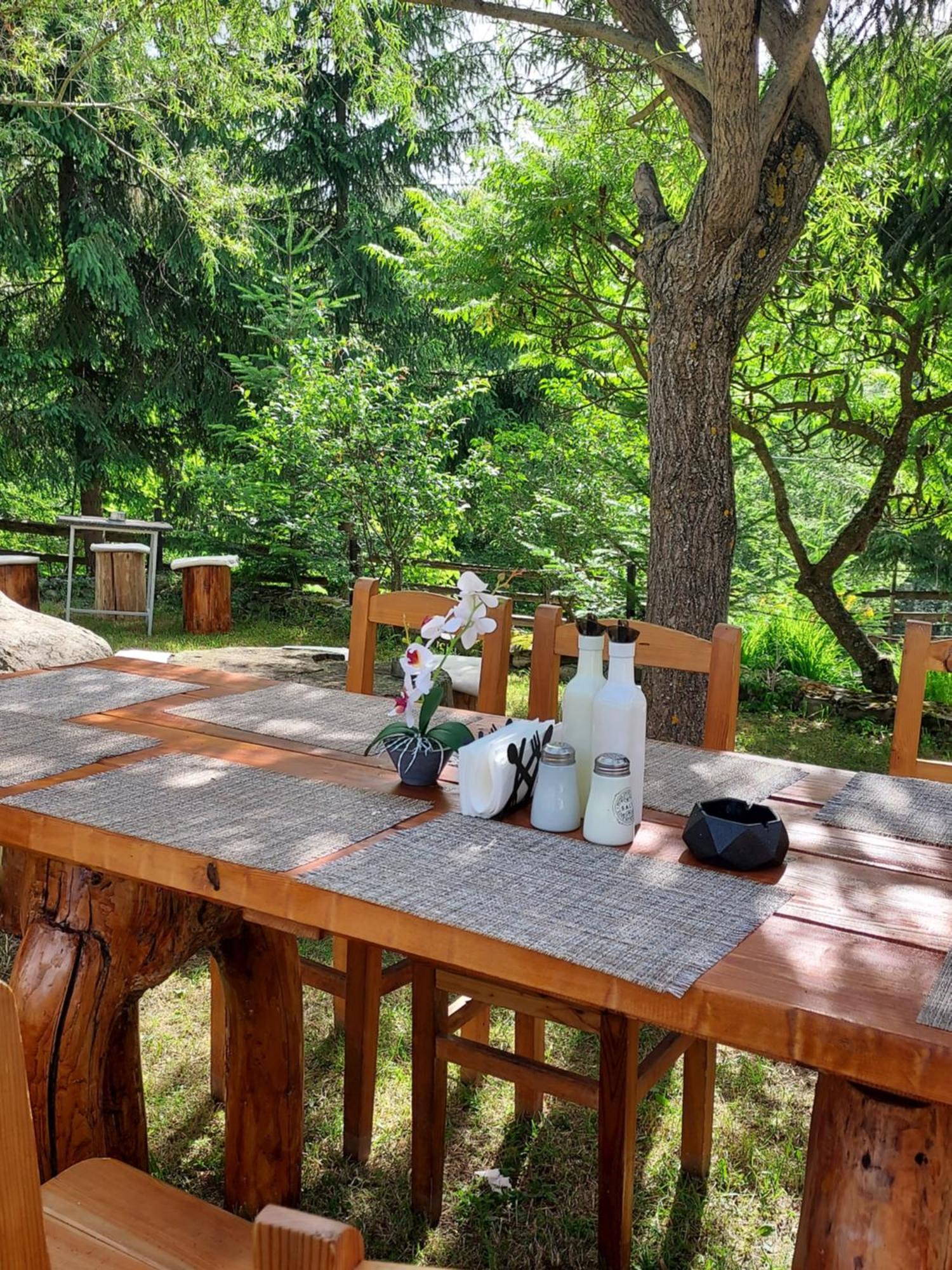 Pensiunea La Taverna Traisteni Luaran gambar
