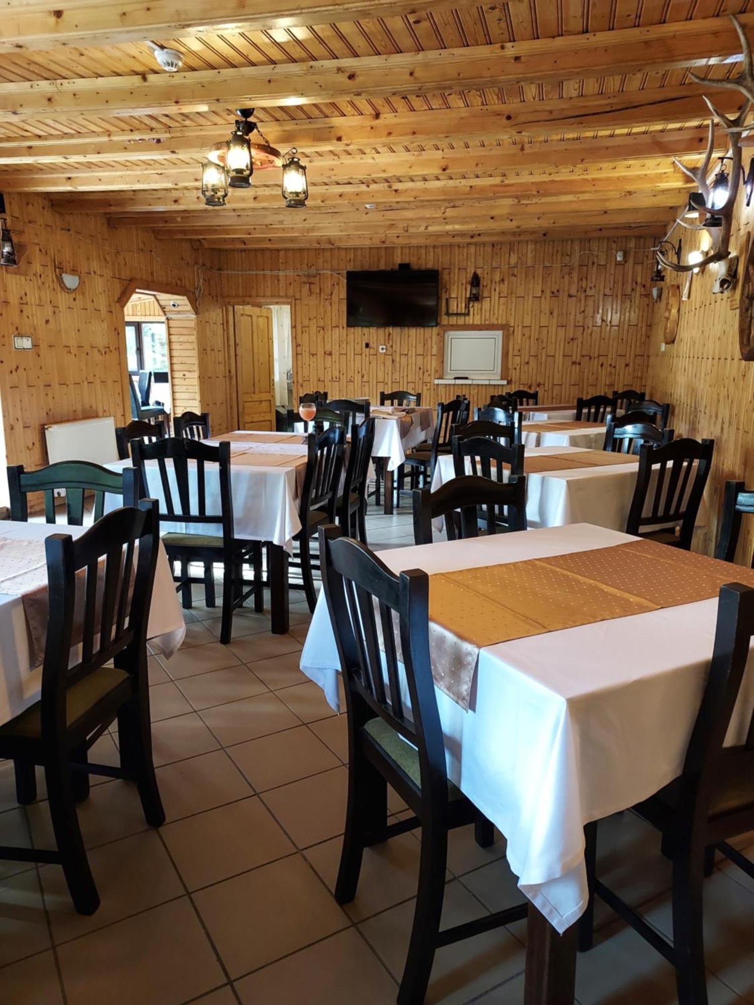 Pensiunea La Taverna Traisteni Luaran gambar