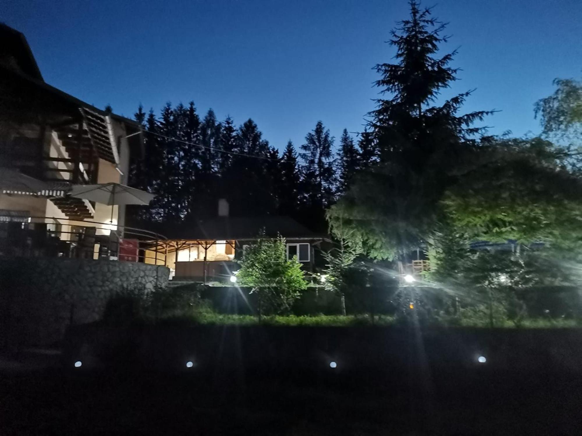 Pensiunea La Taverna Traisteni Luaran gambar