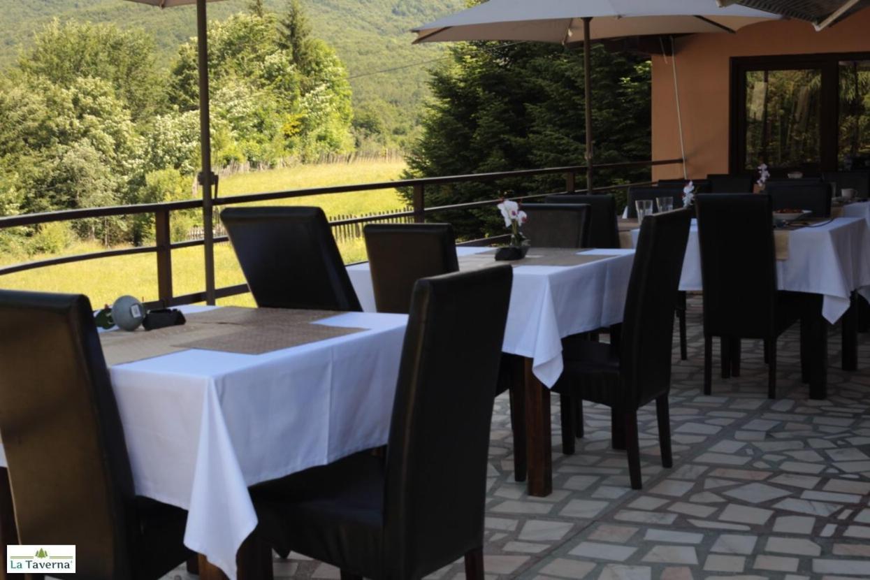 Pensiunea La Taverna Traisteni Luaran gambar