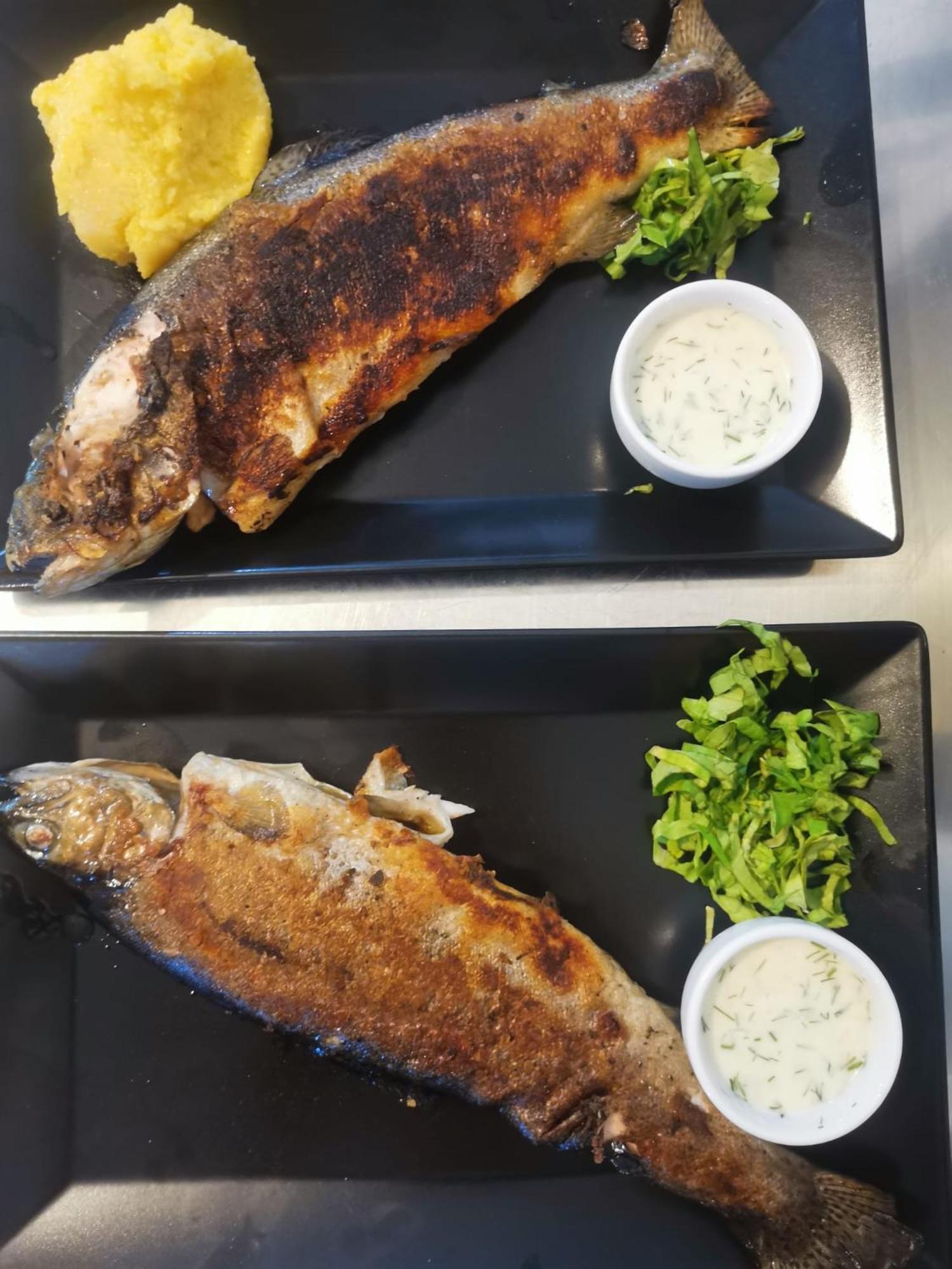Pensiunea La Taverna Traisteni Luaran gambar