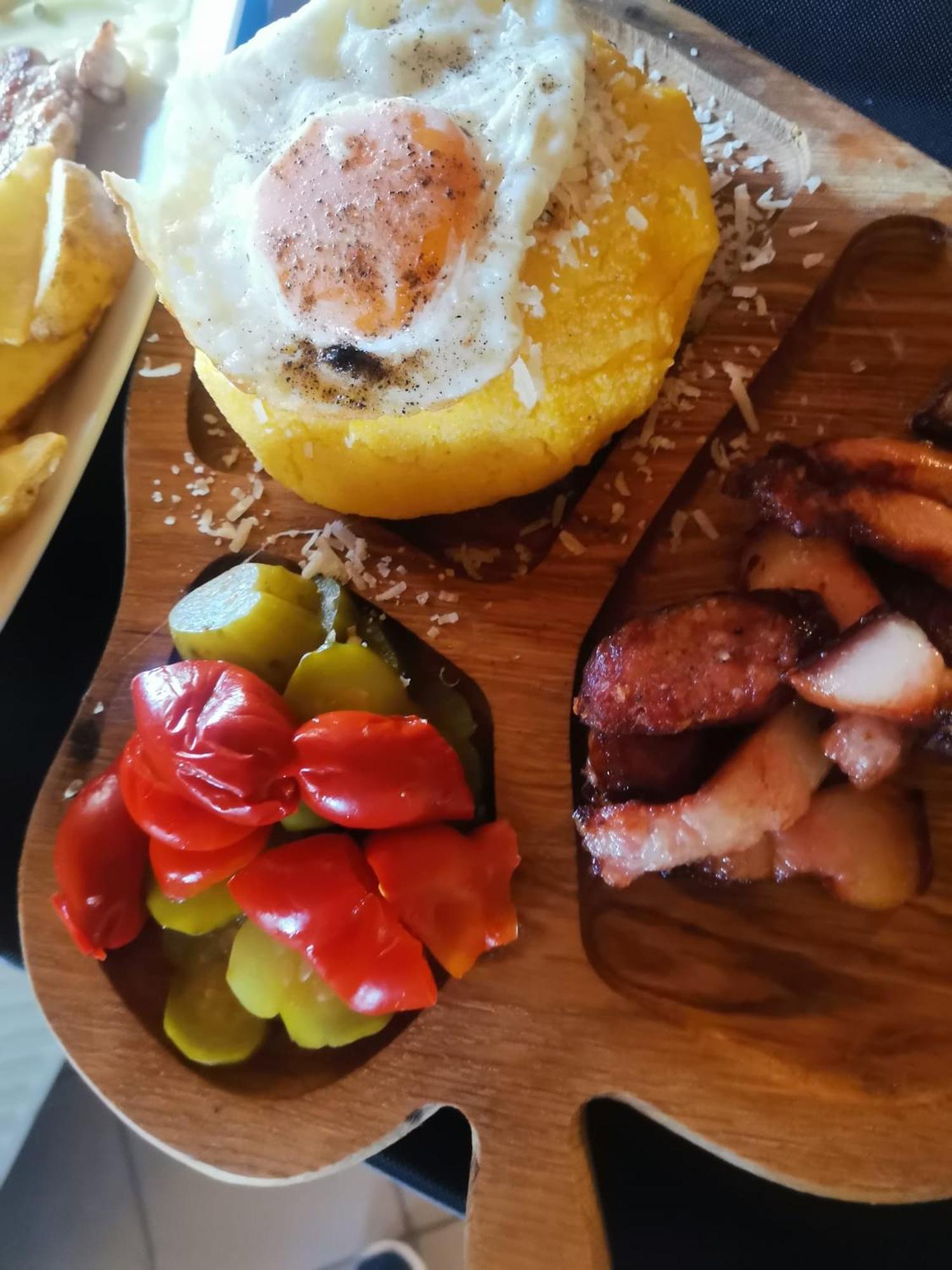 Pensiunea La Taverna Traisteni Luaran gambar