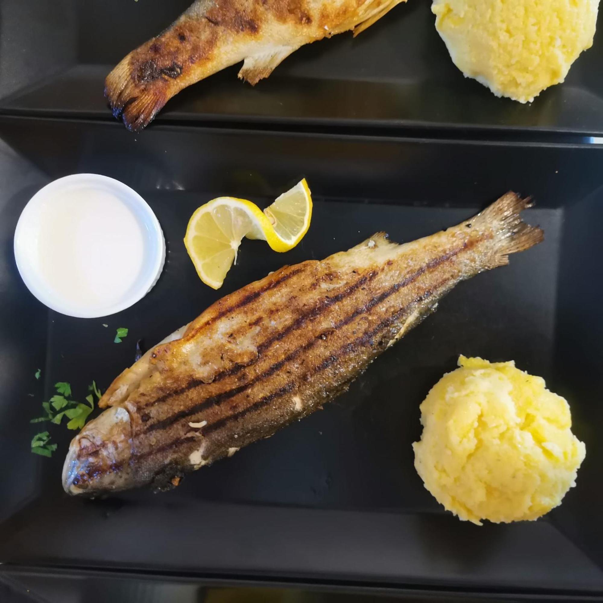 Pensiunea La Taverna Traisteni Luaran gambar