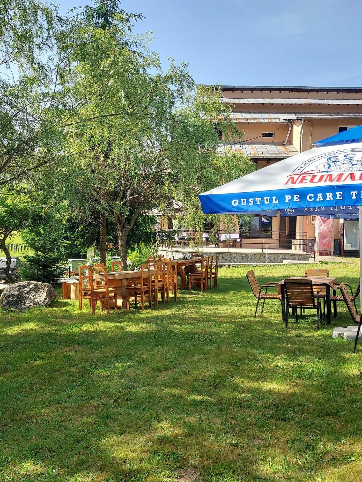 Pensiunea La Taverna Traisteni Luaran gambar