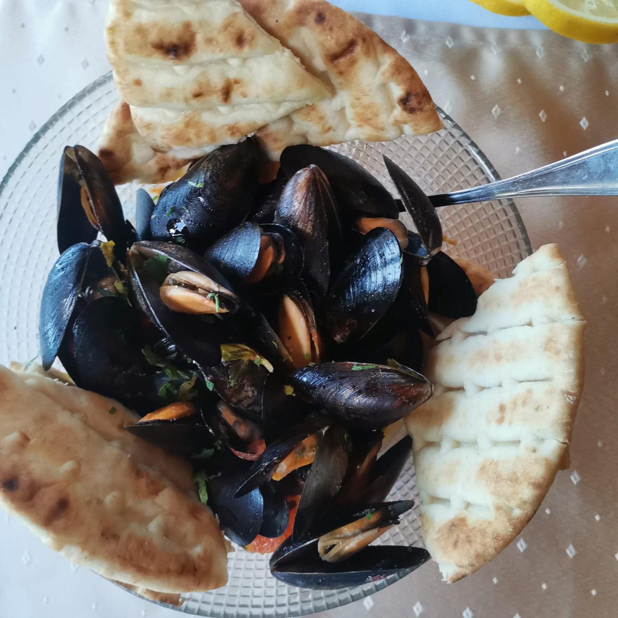 Pensiunea La Taverna Traisteni Luaran gambar