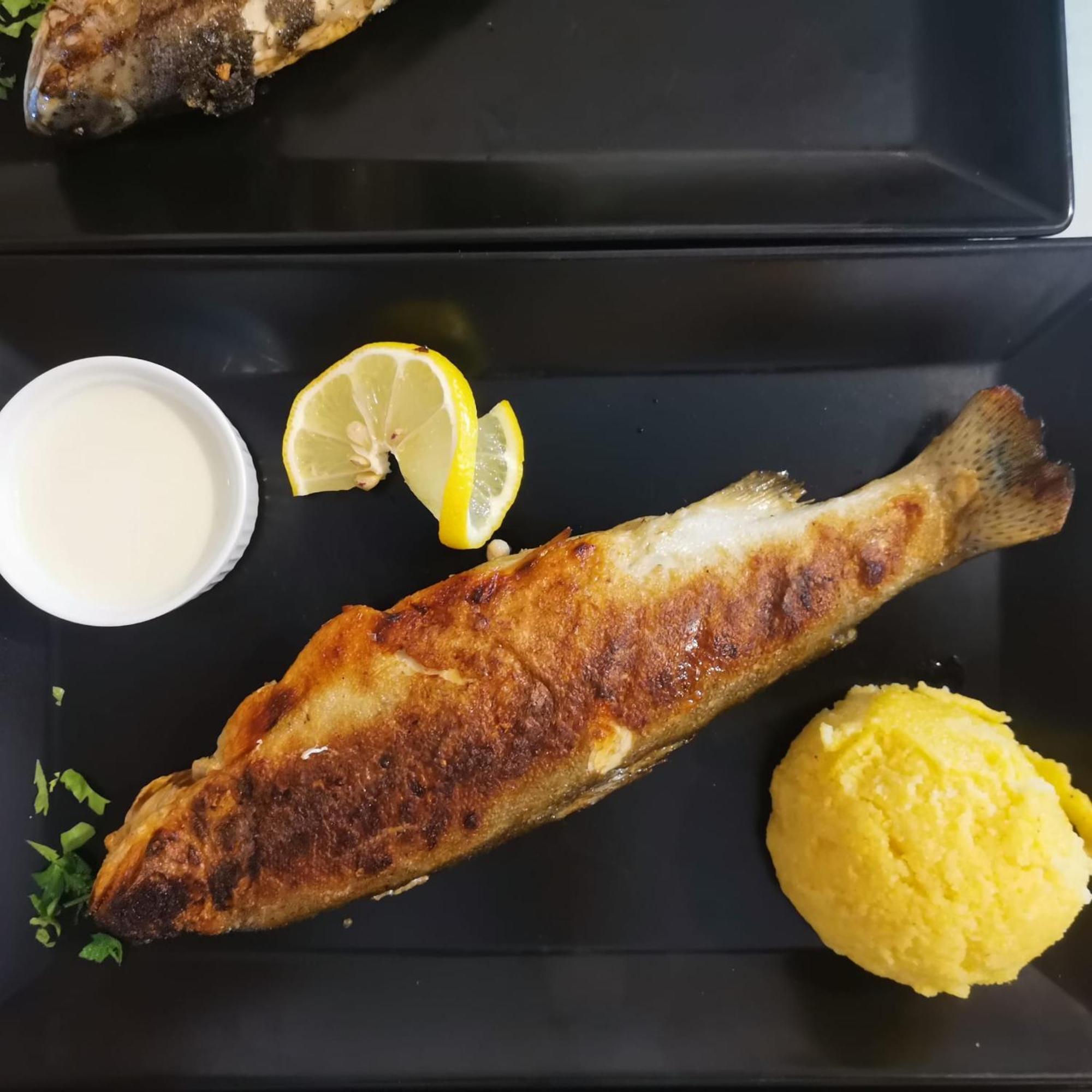 Pensiunea La Taverna Traisteni Luaran gambar