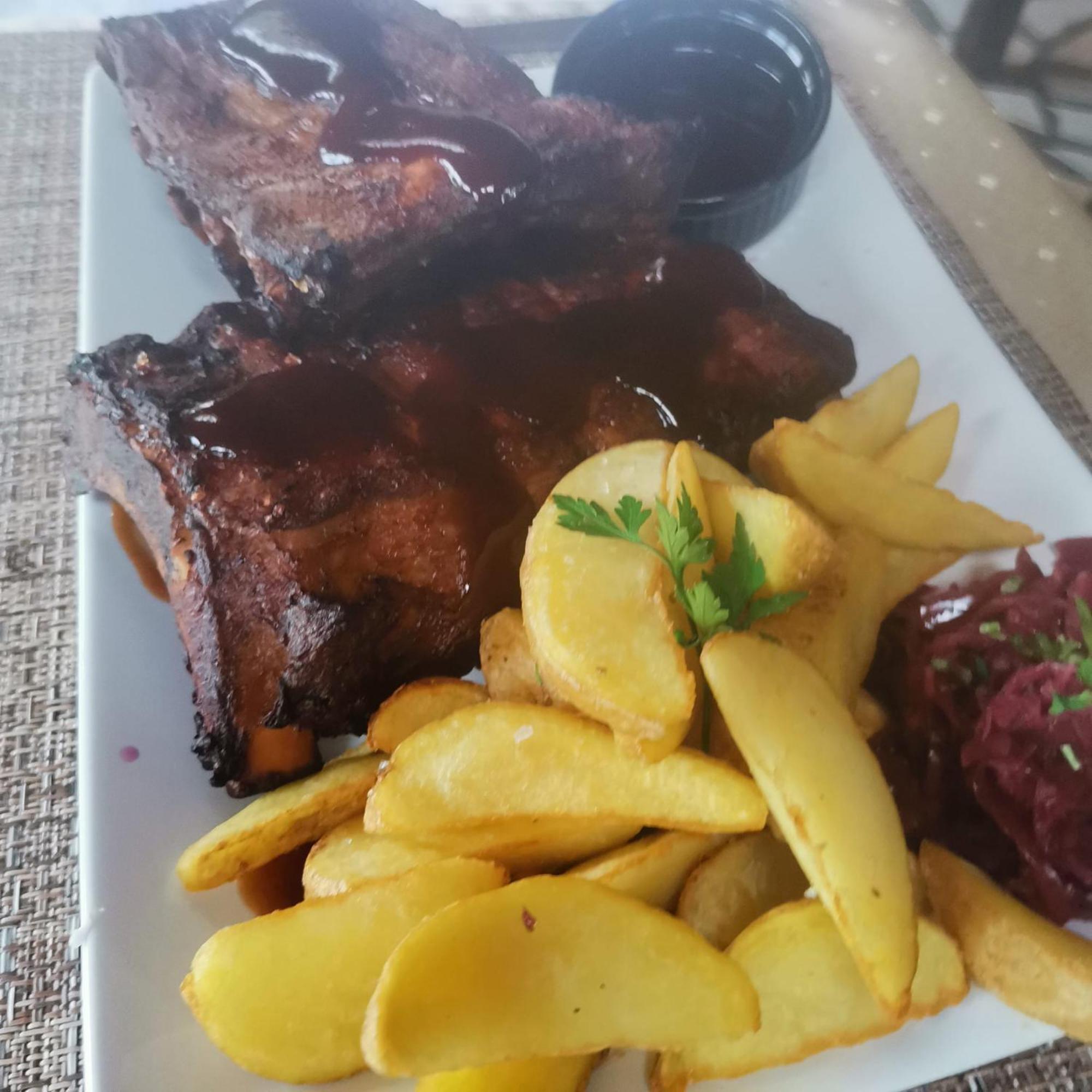 Pensiunea La Taverna Traisteni Luaran gambar