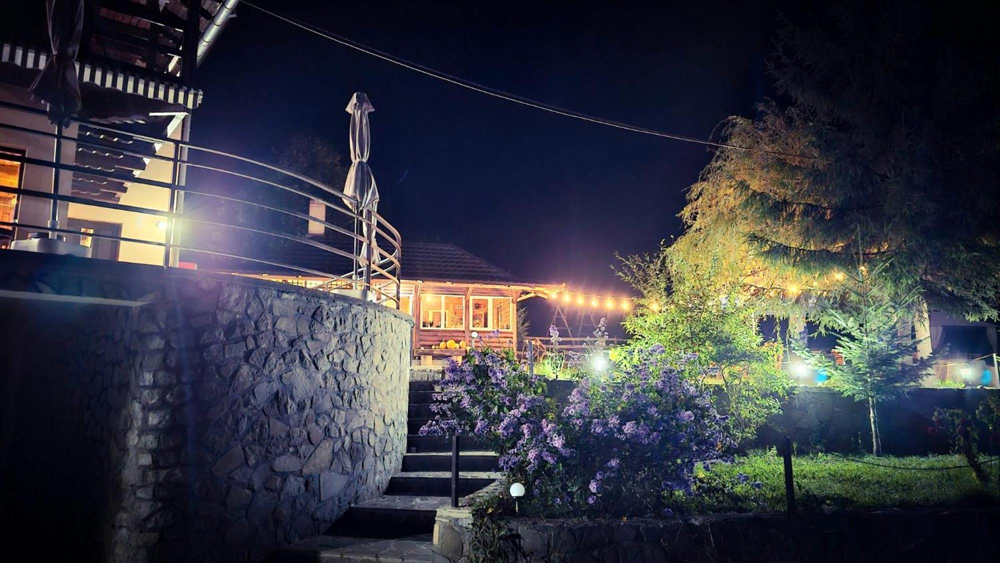 Pensiunea La Taverna Traisteni Luaran gambar