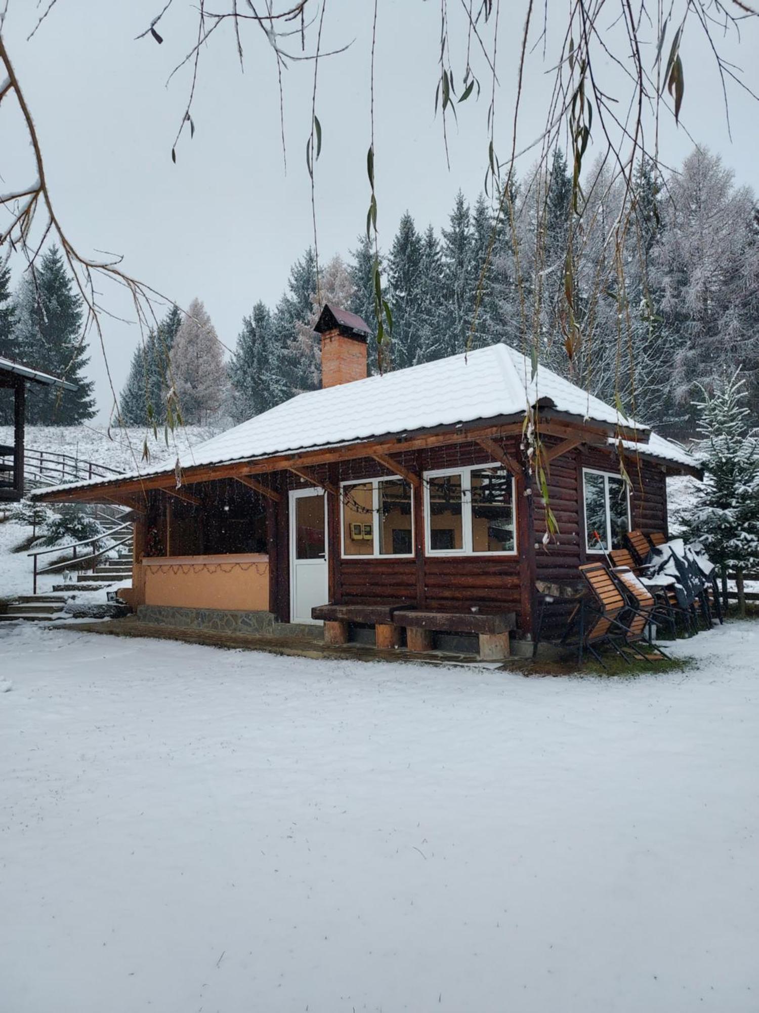 Pensiunea La Taverna Traisteni Luaran gambar